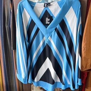 NWT Blue and white striped flattering top - fits like 1X